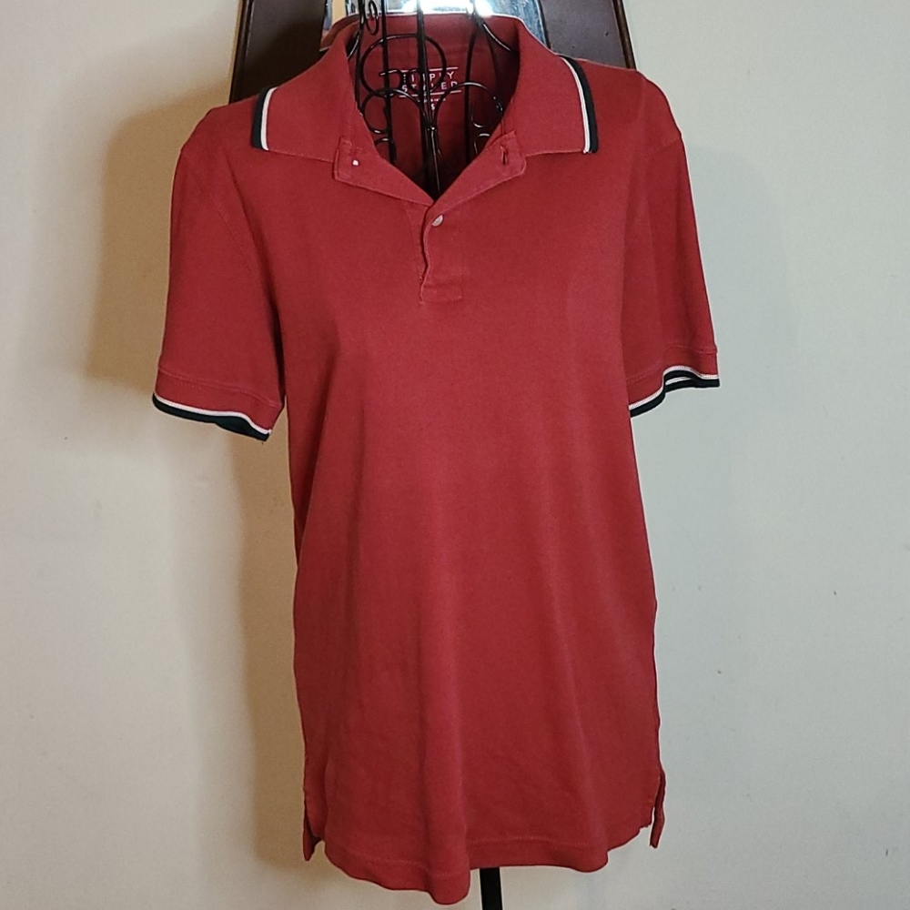 Simply styled polo size small